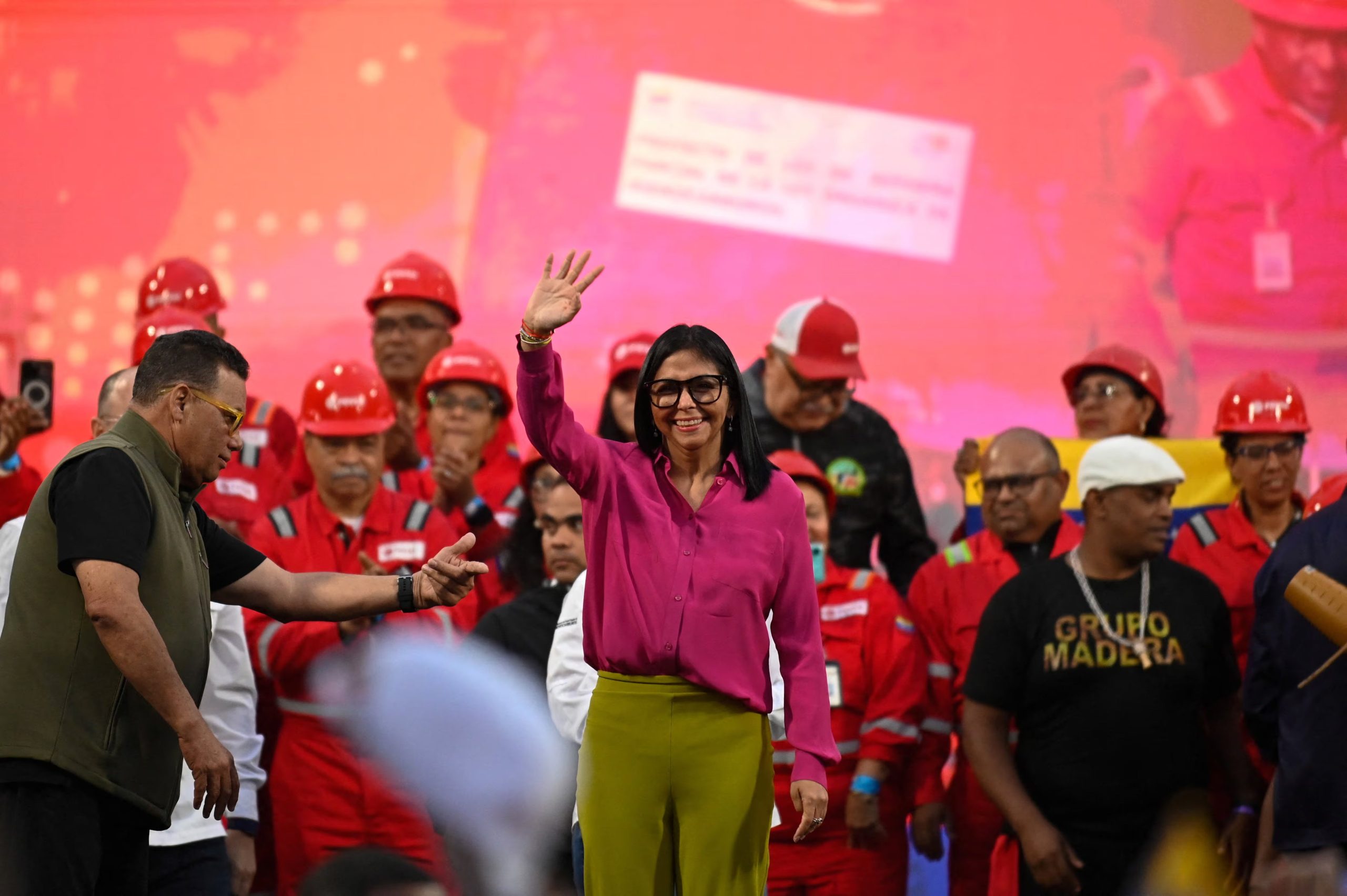 La presidenta interina Delcy Rodríguez enfrenta desconfianza de militantes y retos para consolidar el poder tras la salida de Maduro y la presión internacional (REUTERS/ARCHIVO)