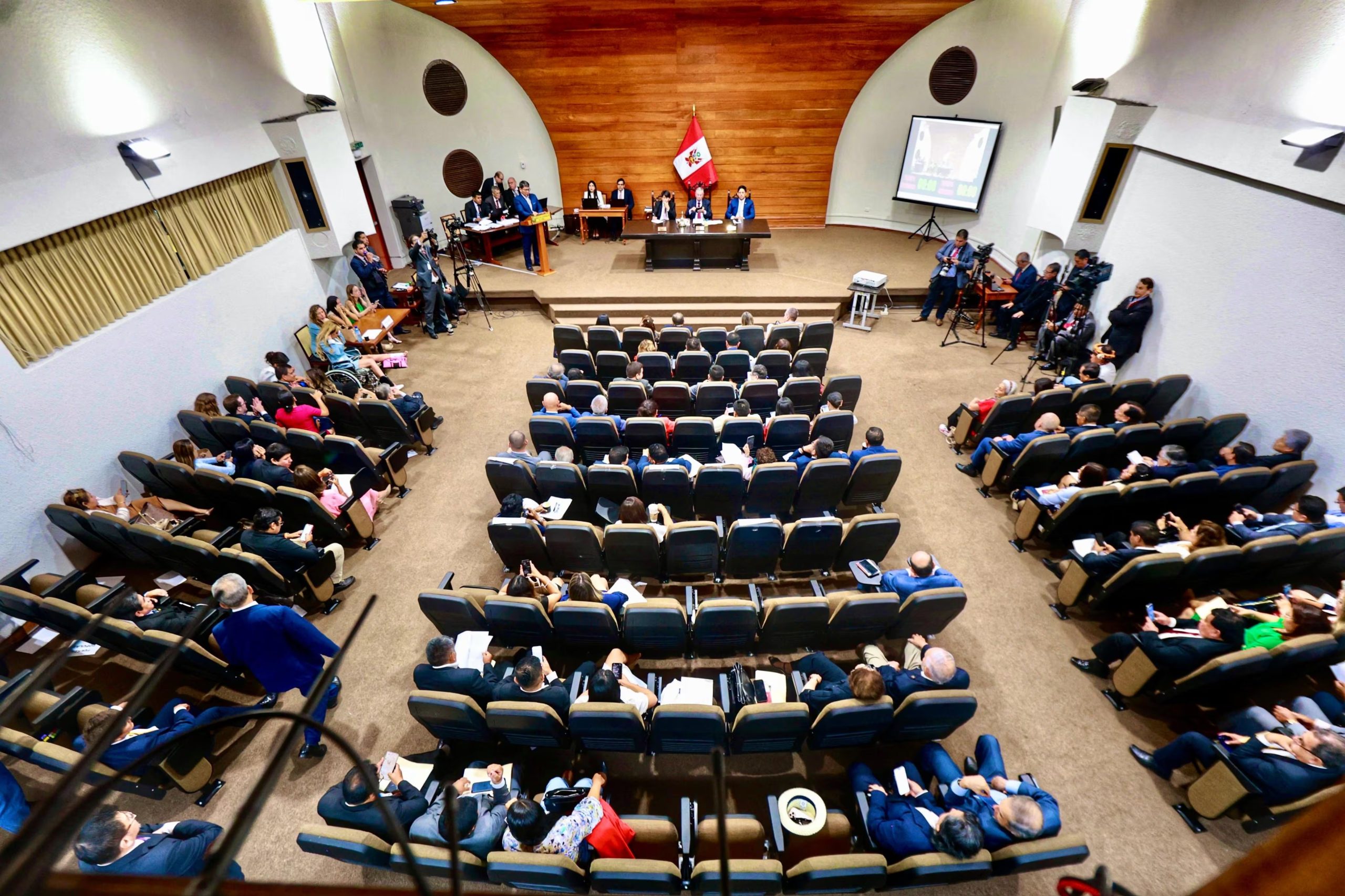 Congresista llama “proxeneta” al presidente José Jerí durante votación de mociones de censura. (Foto: Congreso)