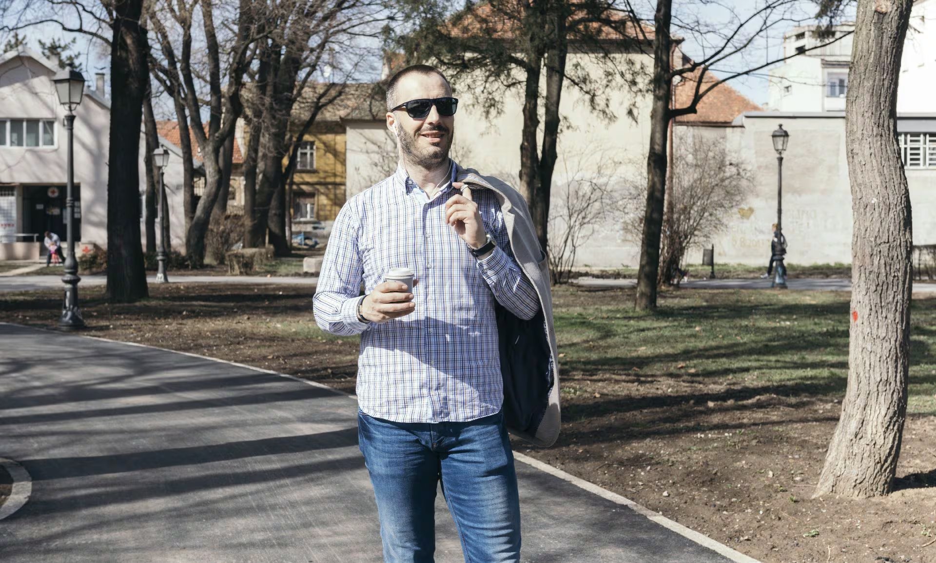 Distintos países adaptaron la celebración: el Singles Awareness Day se organiza el 15 de febrero en Estados Unidos, Canadá y Reino Unido, y el 11 de marzo existe una versión británica local (Freepik)