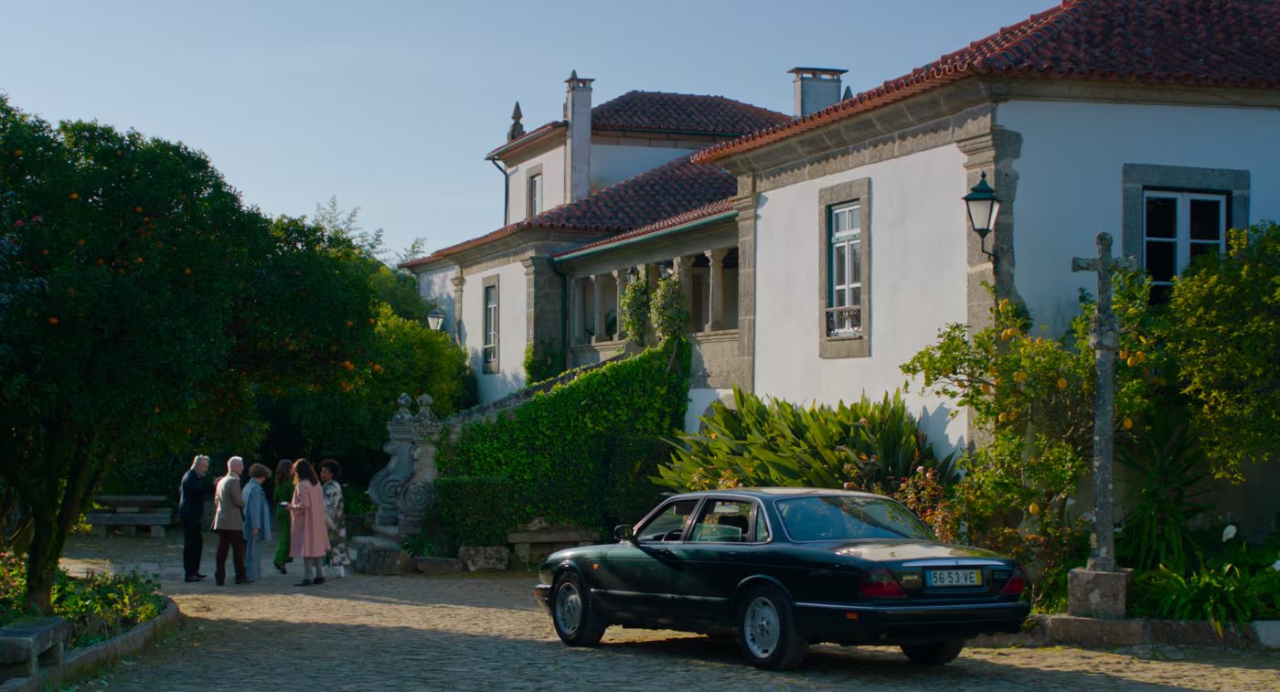 Fotograma de la película 'Una quinta portuguesa', de Avelina Prat. (Filmax/Material prensa)