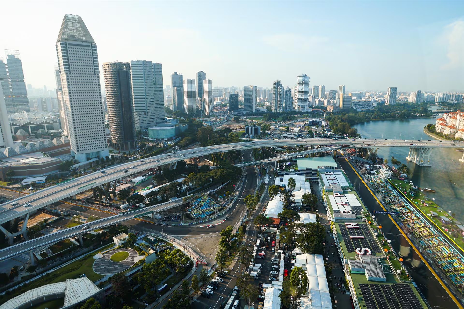 La combinación de filantropía y turismo gastronómico marca la visita de Bill Gates a Singapur en 2025