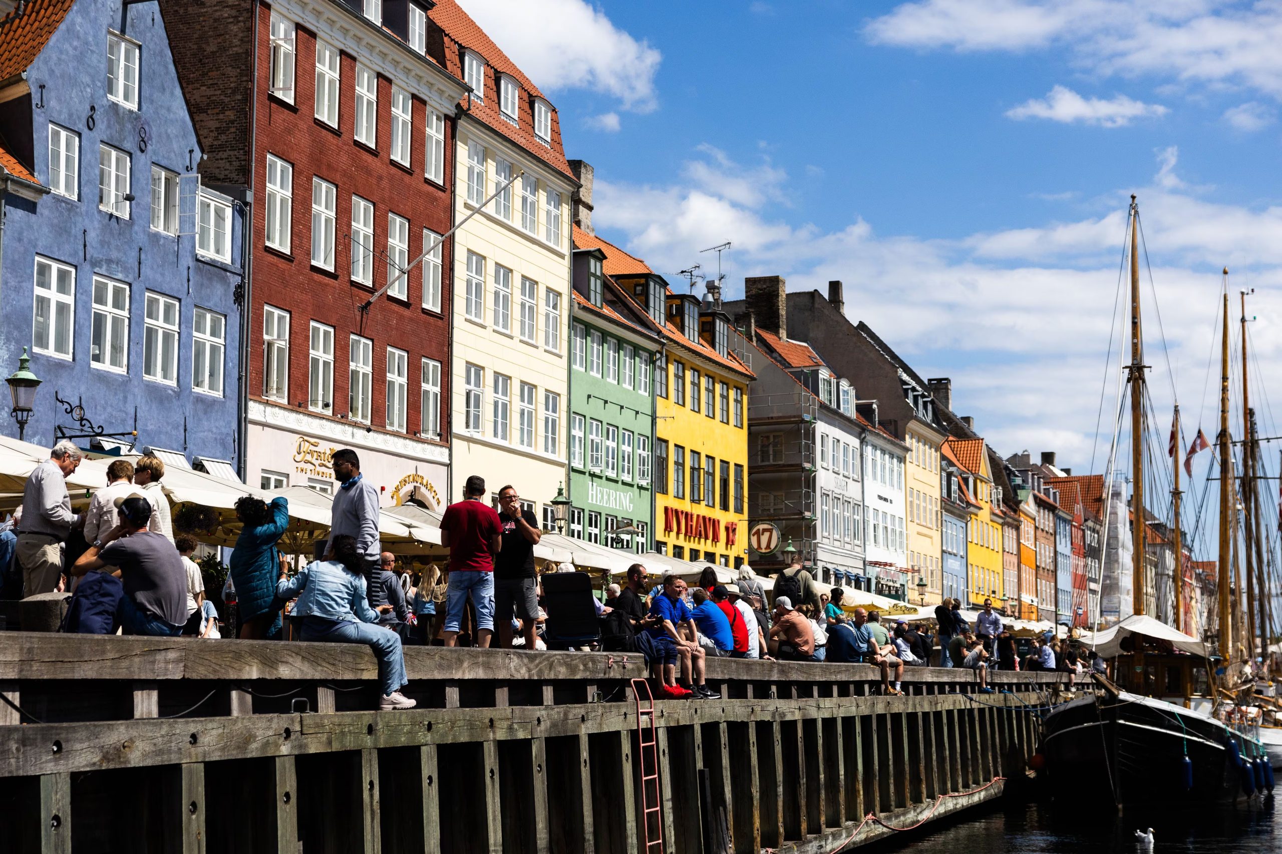Mark Zuckerberg trasladó sus embarcaciones Launchpad y Wingman al norte de Noruega para una exclusiva expedición de heliesquí en Escandinavia