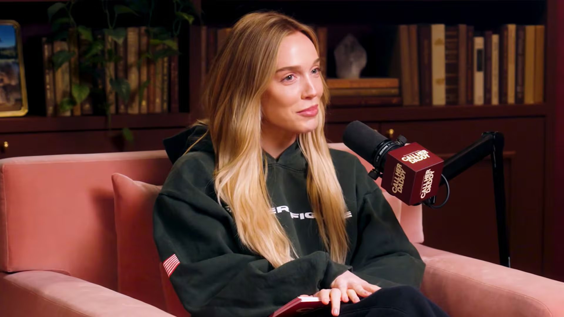 Alex Cooper, creadora y entrevistadora del podcast 