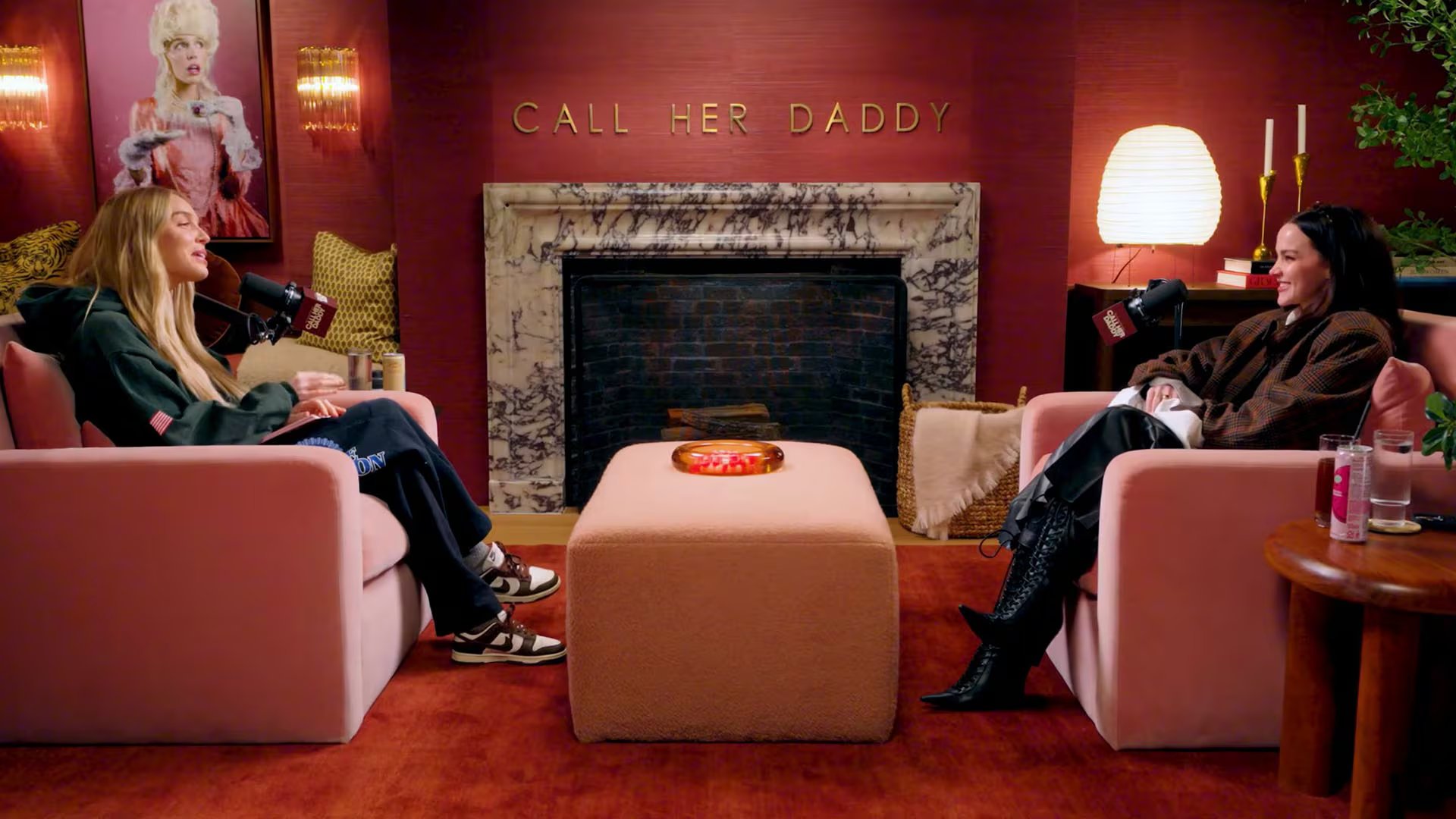 Dove Cameron compartió que superar el autosabotaje y los estigmas sobre el cuerpo femenino requirió terapia y un profundo proceso de autoaceptación (Captura de video)