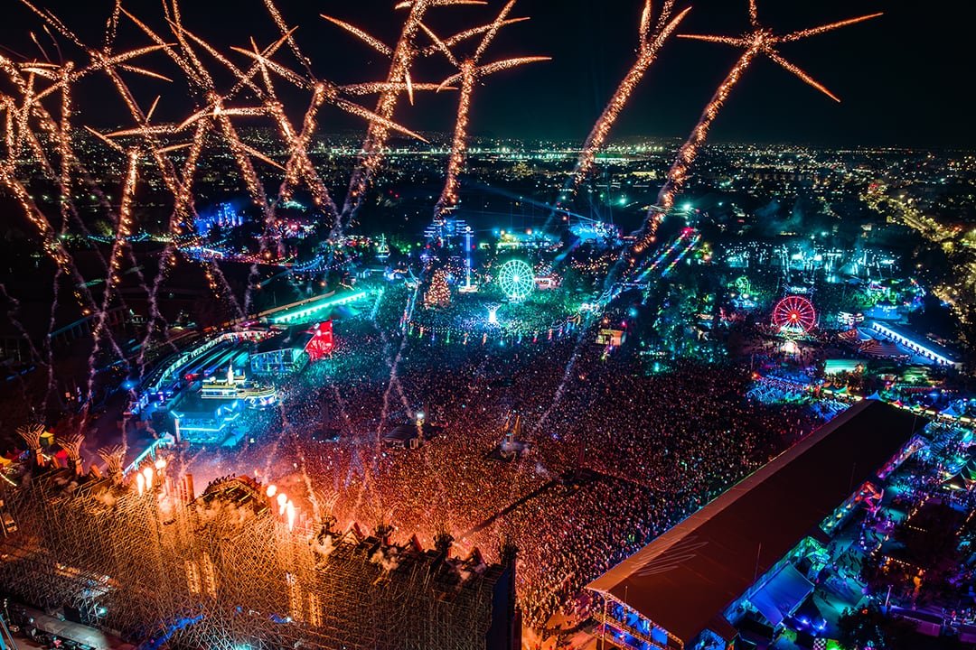 El Electric Daisy Carnival (EDC), uno de los festivales de música electrónica más reconocidos del mundo, anunció oficialmente su llegada a Colombia. La ciudad de Medellín será sede de su primera edición en el país en octubre de 2026 - crédito EDC Colombia