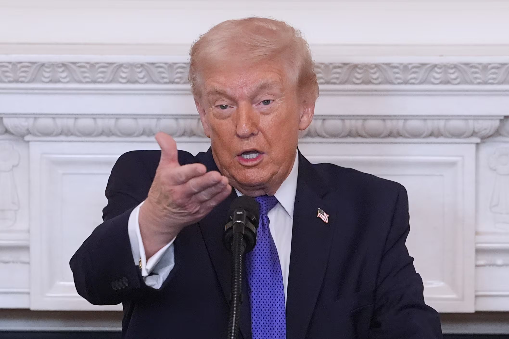 El presidente Donald Trump durante un desayuno con la Asociación Nacional de Gobernadores en la Casa Blanca el 20 de febrero, días antes de que su enviado Steve Witkoff advirtiera sobre la capacidad nuclear iraní. (AP Foto/Evan Vucci)