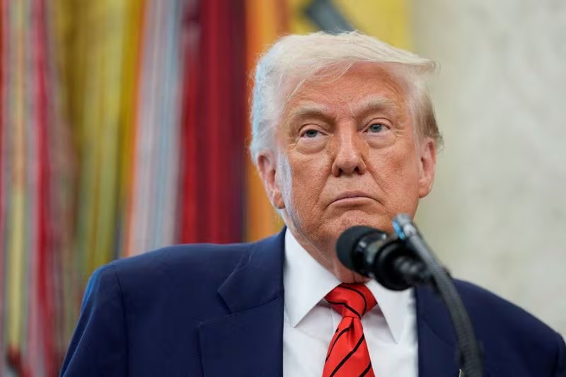El presidente de Estados Unidos, Donald Trump, habla durante la ceremonia de juramento del enviado especial Steve Witkoff en el Despacho Oval de la Casa Blanca en Washington DC, el 6 de mayo de 2025 (REUTERS/Kent Nishimura)