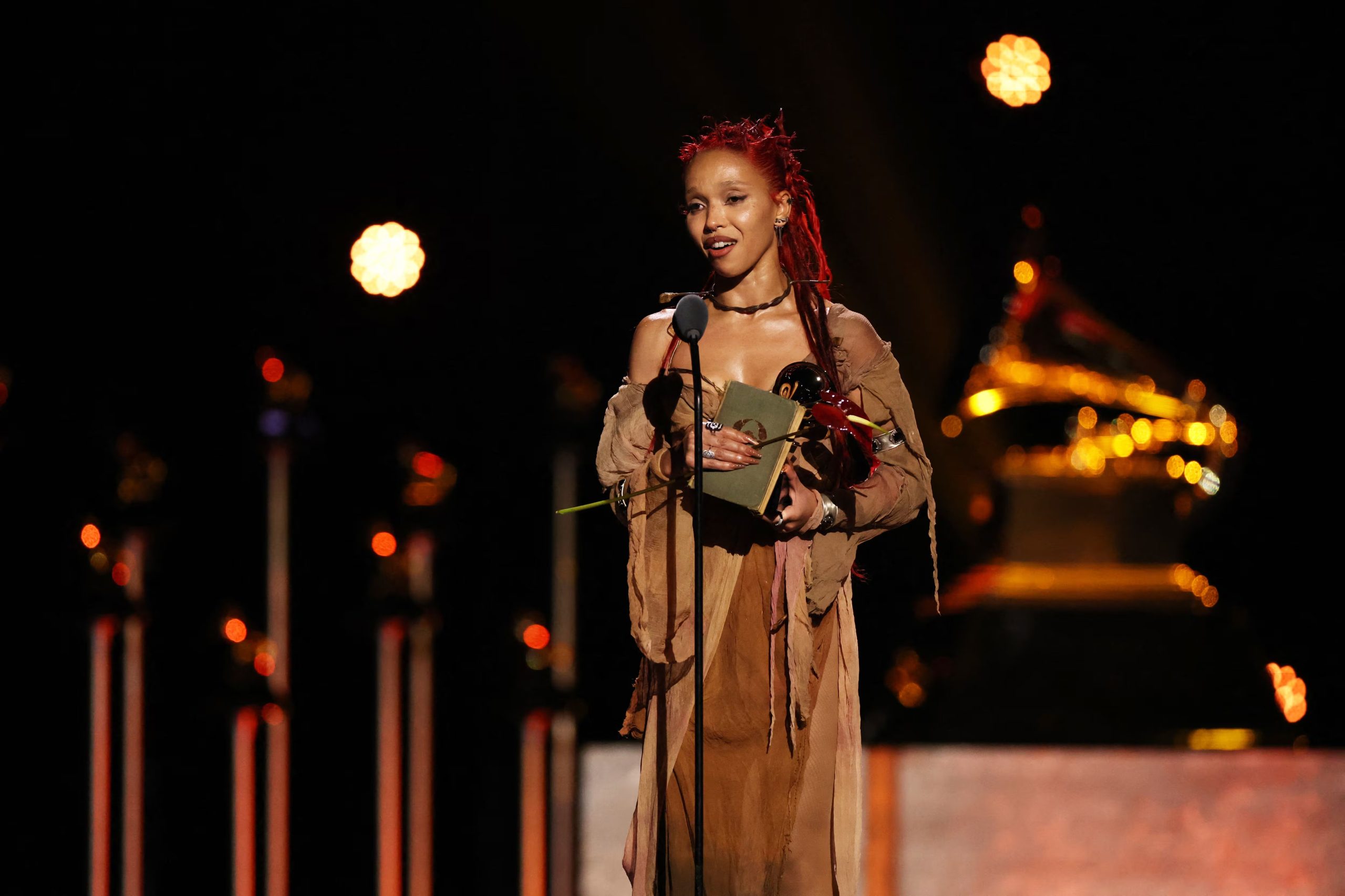 FKA twigs se llevó un premio Grammy 2026. (REUTERS/Daniel Cole)