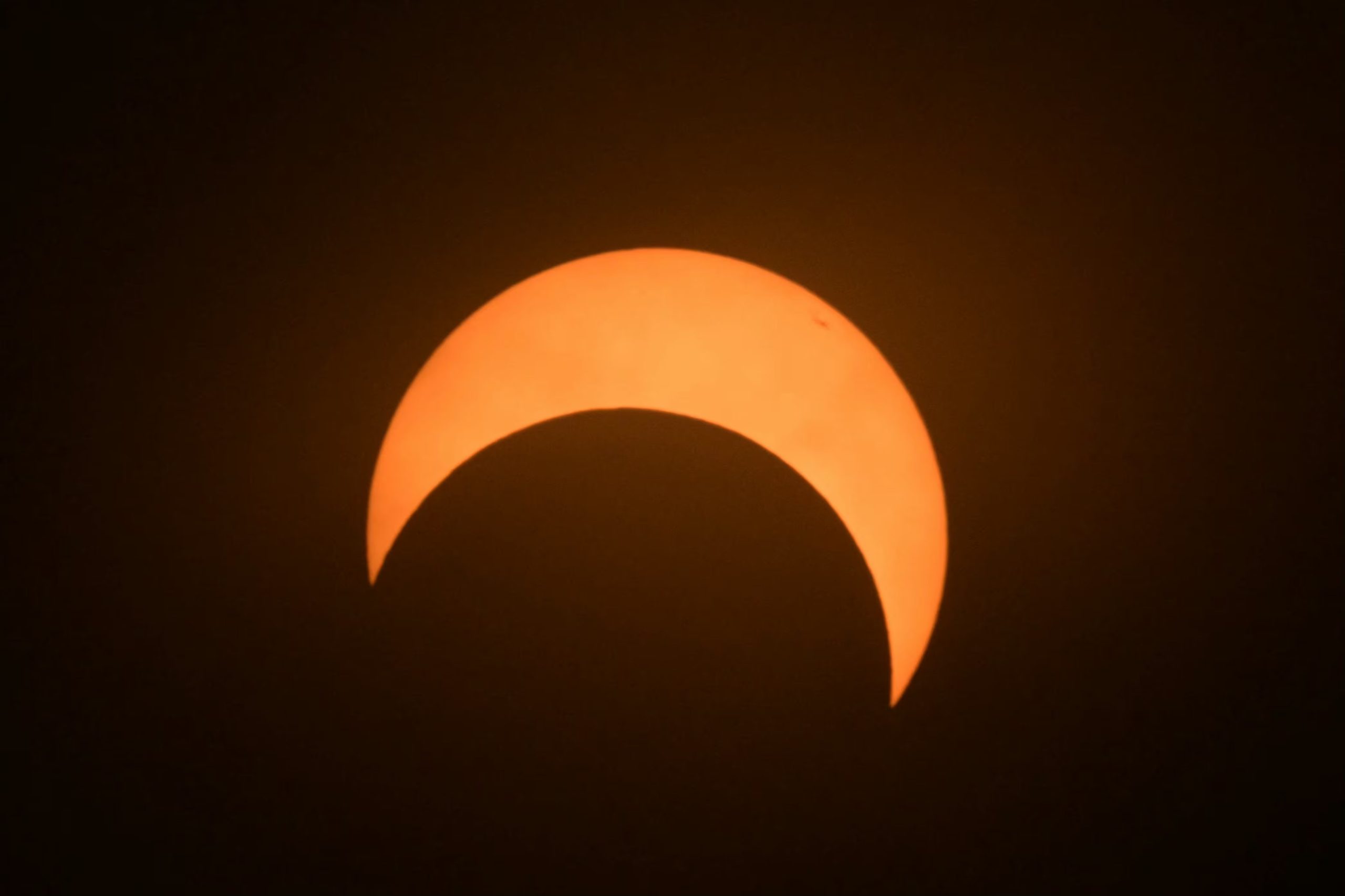 Argentina y Chile serán los dos países privilegiados que observarán el eclipse solar anular el 17 de febrero próximo (Photo by Juan MABROMATA / AFP)