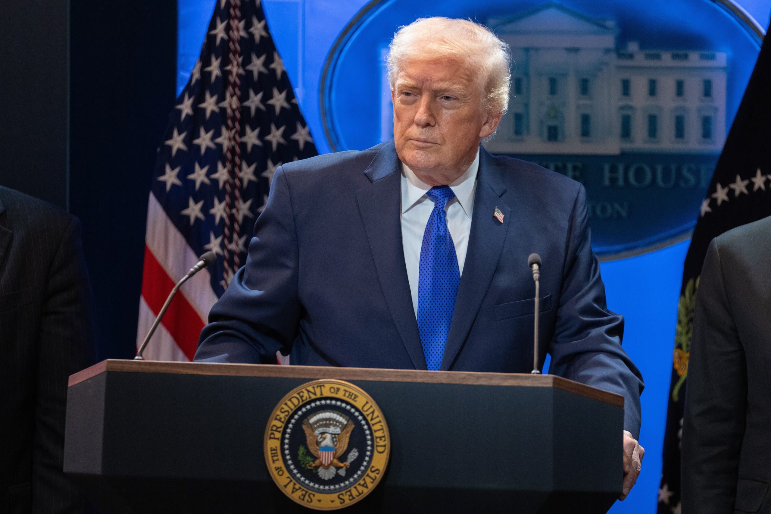 El presidente Donald Trump durante una conferencia de prensa en la Casa Blanca, el viernes 20 de febrero de 2026, en Washington. (AP Foto/Allison Robbert)