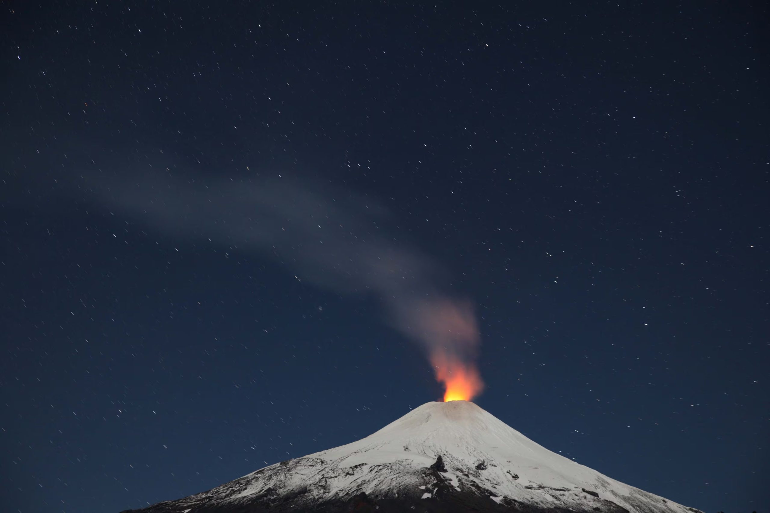 Foto de archivo del volcán Villarrica. (EFE/Sebastián Escobar)