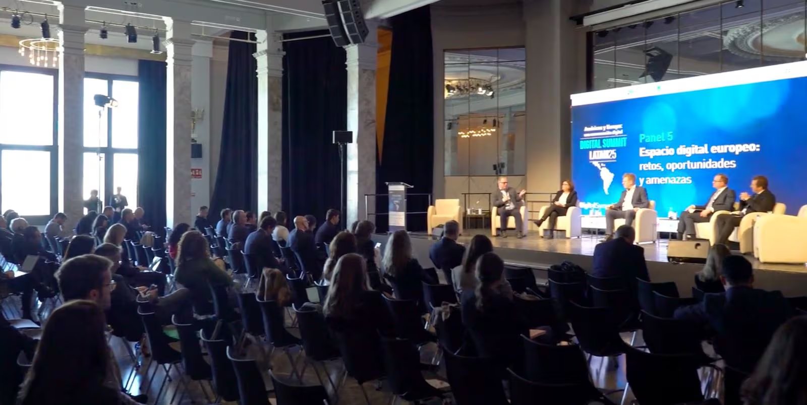 Infobae expondrá su plataforma de inteligencia artificial ScribNews, premiada como innovación periodística en 2025, que asiste a más de 470 periodistas en la región. (Crédito: Digital Summit Latam)