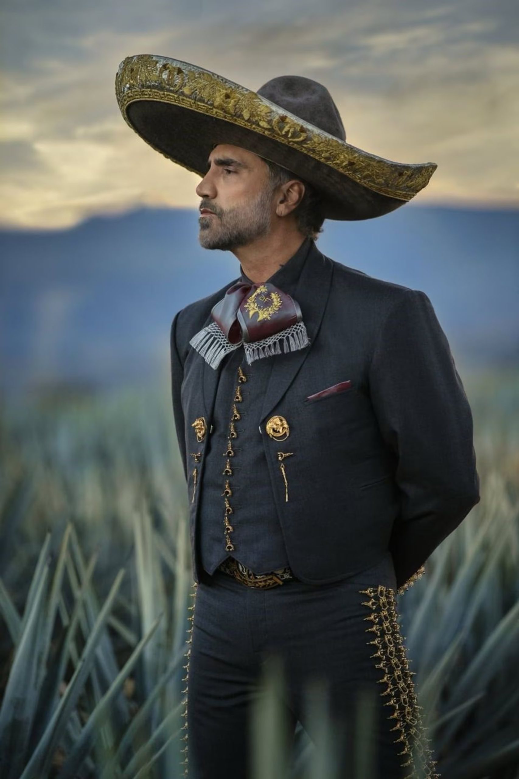 El éxito de nuevos proyectos musicales consolida a Alejandro Fernández como una figura influyente y activa en el ámbito internacional.