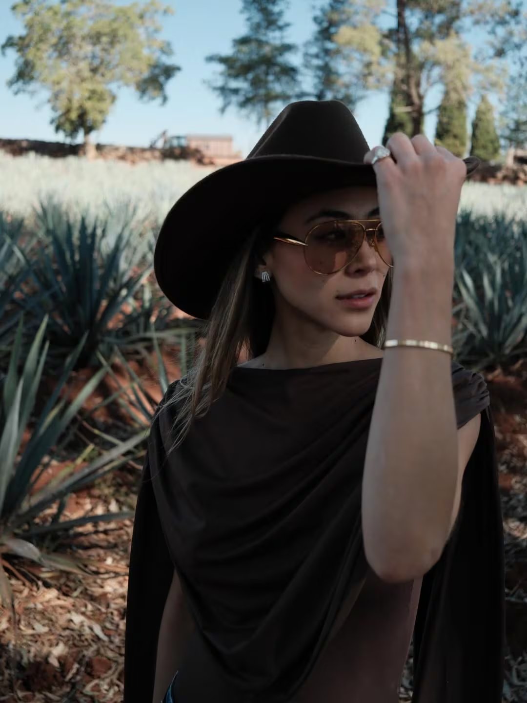 Raúl Ocampo eligió su cumpleaños para compartir una imagen tomada de la mano de Laura Celis, gesto interpretado como una señal de su nueva relación - crédito @lauradicelis/ Instagram