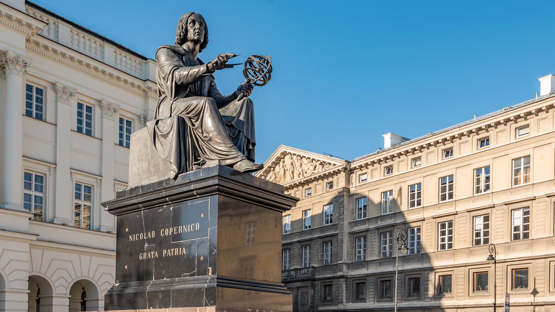Monumento en honor a Nicolás Copérnico en Varsovia (Polonia)

