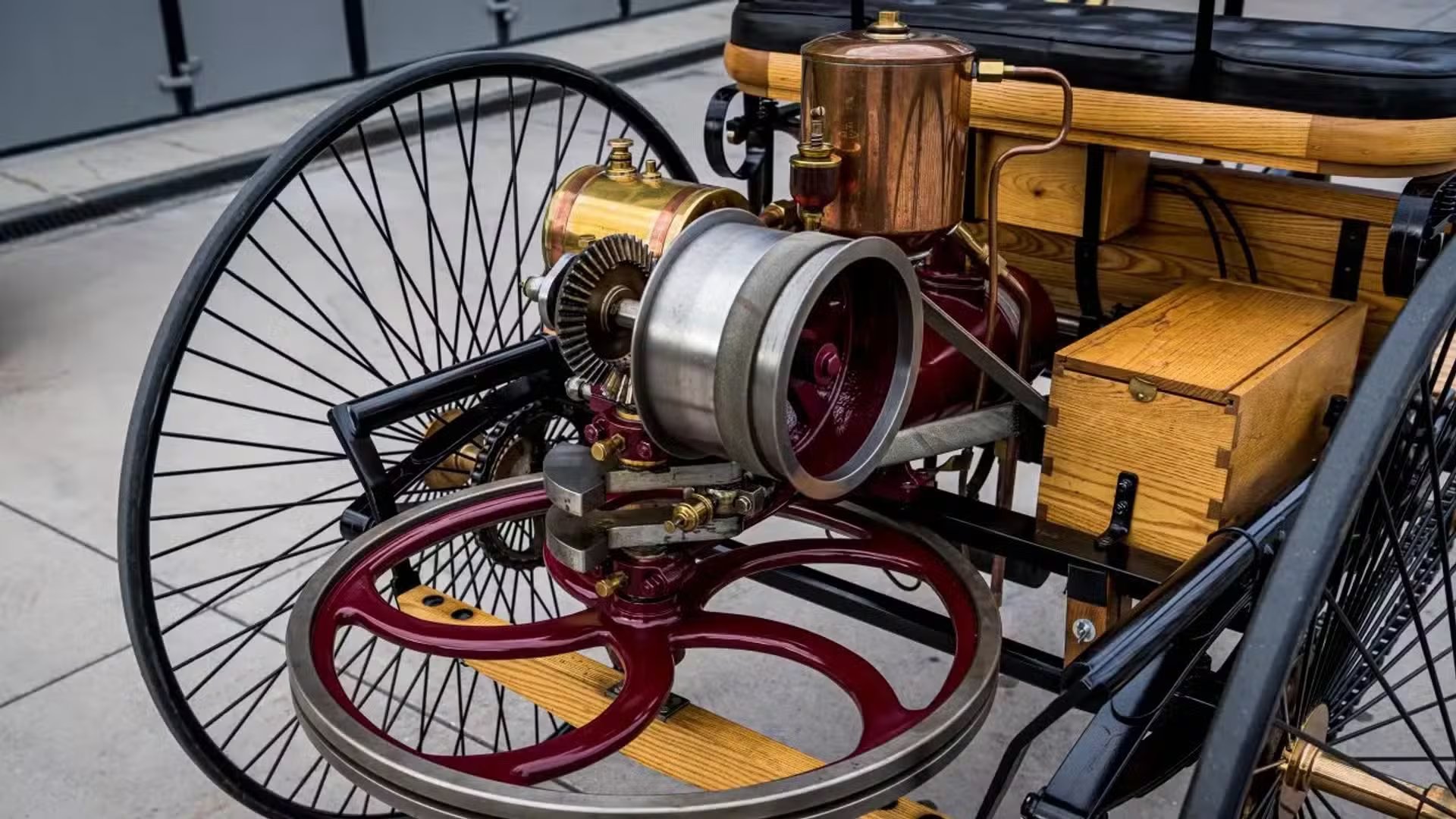 El primer motor de combustión tenía 954 cm3 y entregaba una potencia de 9 HP