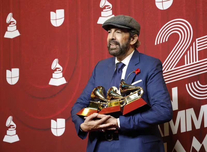 Juan Luis Guerra n la 25 edición de los Grammy Latinos en Miami, Florida, Estados Unidos, el 14 de noviembre de 2024. REUTERS/Marco Bello