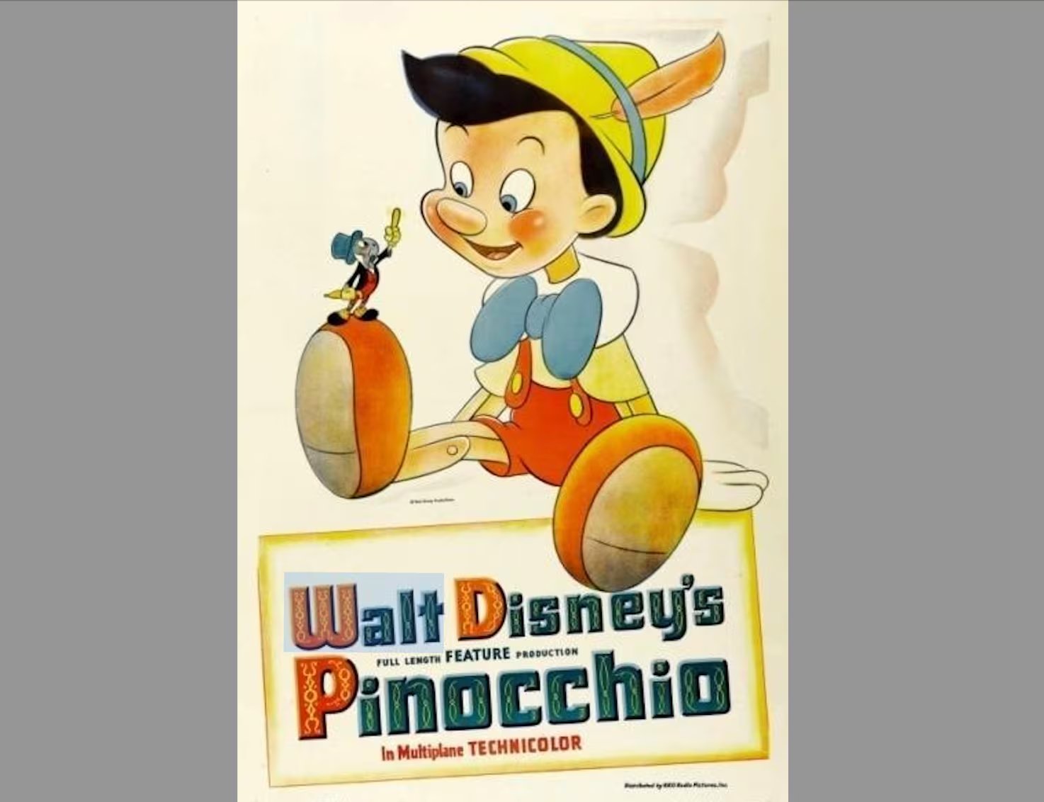 Lejos de ser la figura ingenua y despistada que muestra la película, el Pinocho original del escritor italiano Carlo Collodi era un personaje oscuro y contradictorio, que reflejaba las desgracias y vicisitudes que Collodi vio y vivió desde su infancia. Disney ordenó transformarlo por completo, en su aspecto y carácter, para que se ganara el corazón del público