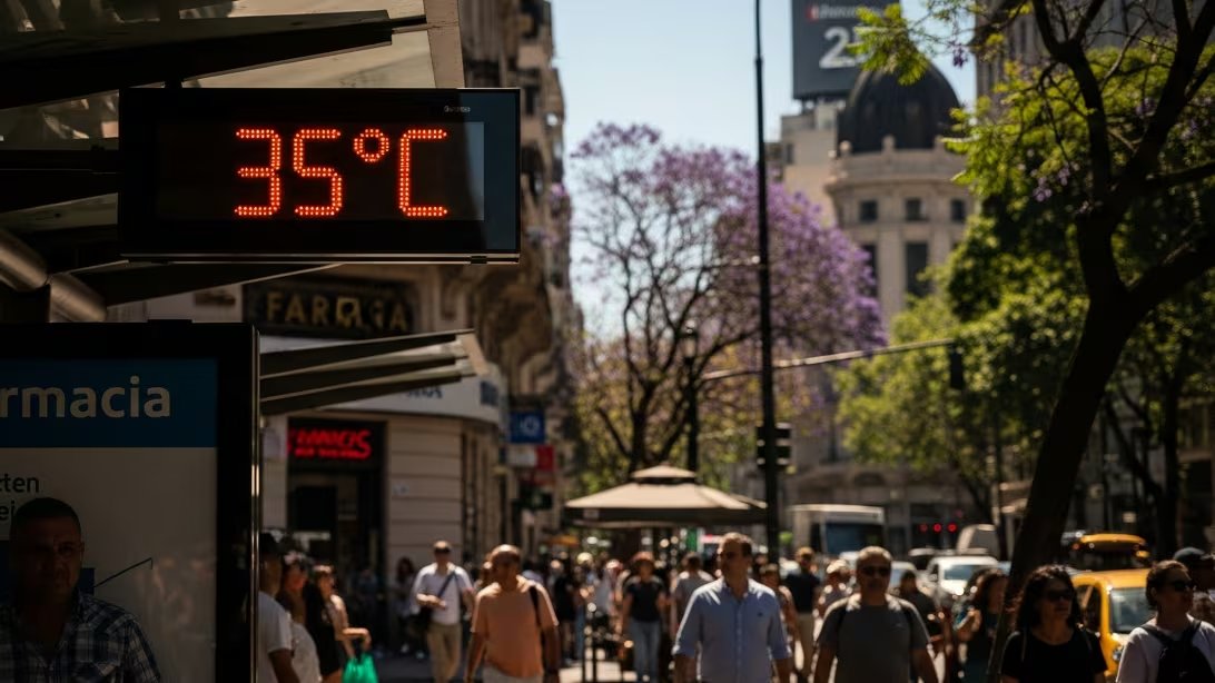 Detectar signos tempranos como mareos o debilidad es clave para prevenir emergencias durante la actividad física en altas temperaturas
 (Imagen Ilustrativa Infobae)