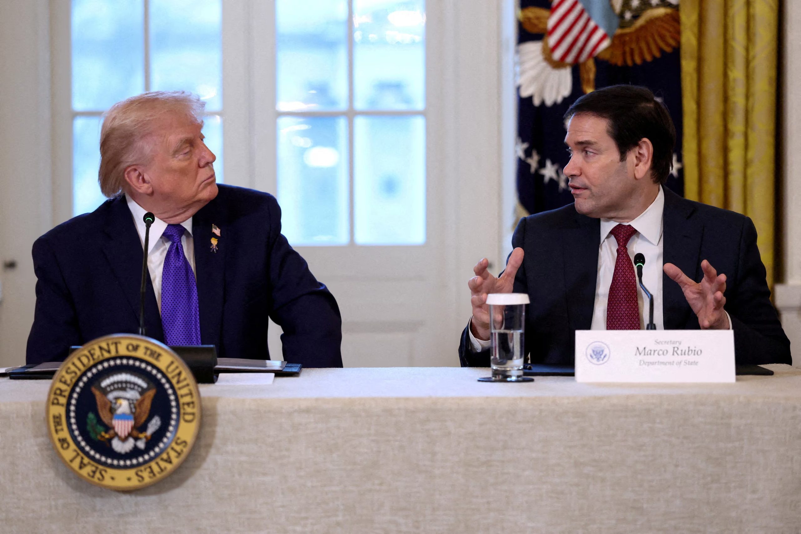 El presidente de Estados Unidos, Donald Trump, y el secretario de Estado, Marco Rubio (REUTERS/Kevin Lamarque/Archivo)