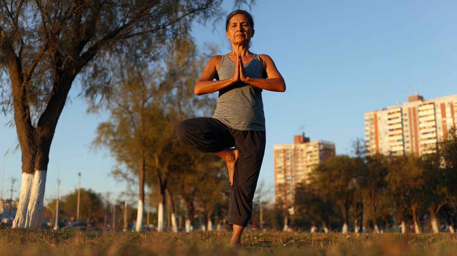 El ejercicio de rotación de cadera mejora la movilidad de la pelvis de manera efectiva y sencilla (Imagen Ilustrativa Infobae)