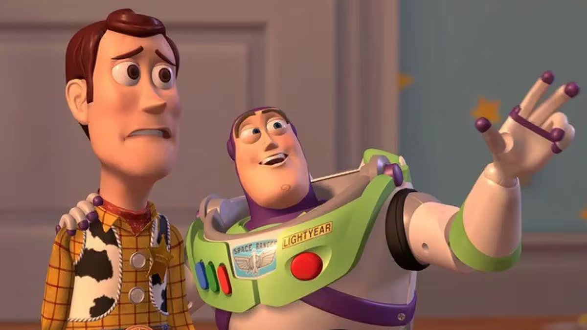 La elección del traje verde y púrpura de Buzz Lightyear, idea de Nancy Lasseter, marcó un distintivo visual en Toy Story (Captura de video)
