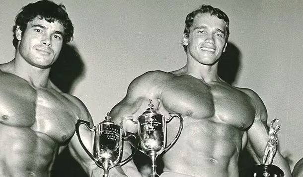 Columbu y Schwarzenegger compartieron entrenamientos intensos en la época dorada del fisicoculturismo, impulsando la combinación de potencia y proporción física (@schwarzenegger)