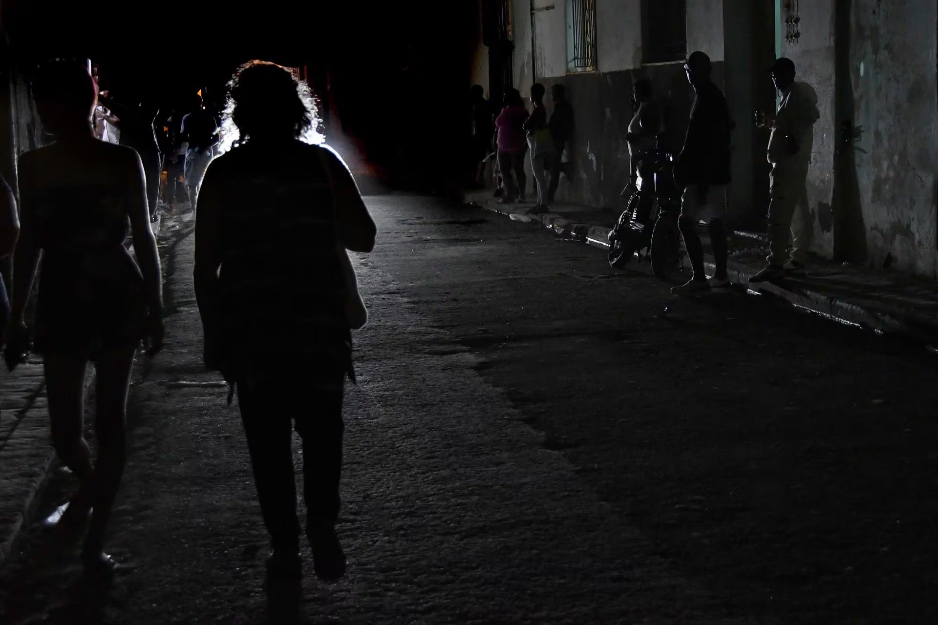 El este de Cuba se quedó a oscuras por un apagón eléctrico el pasado miércoles (Europa Press)