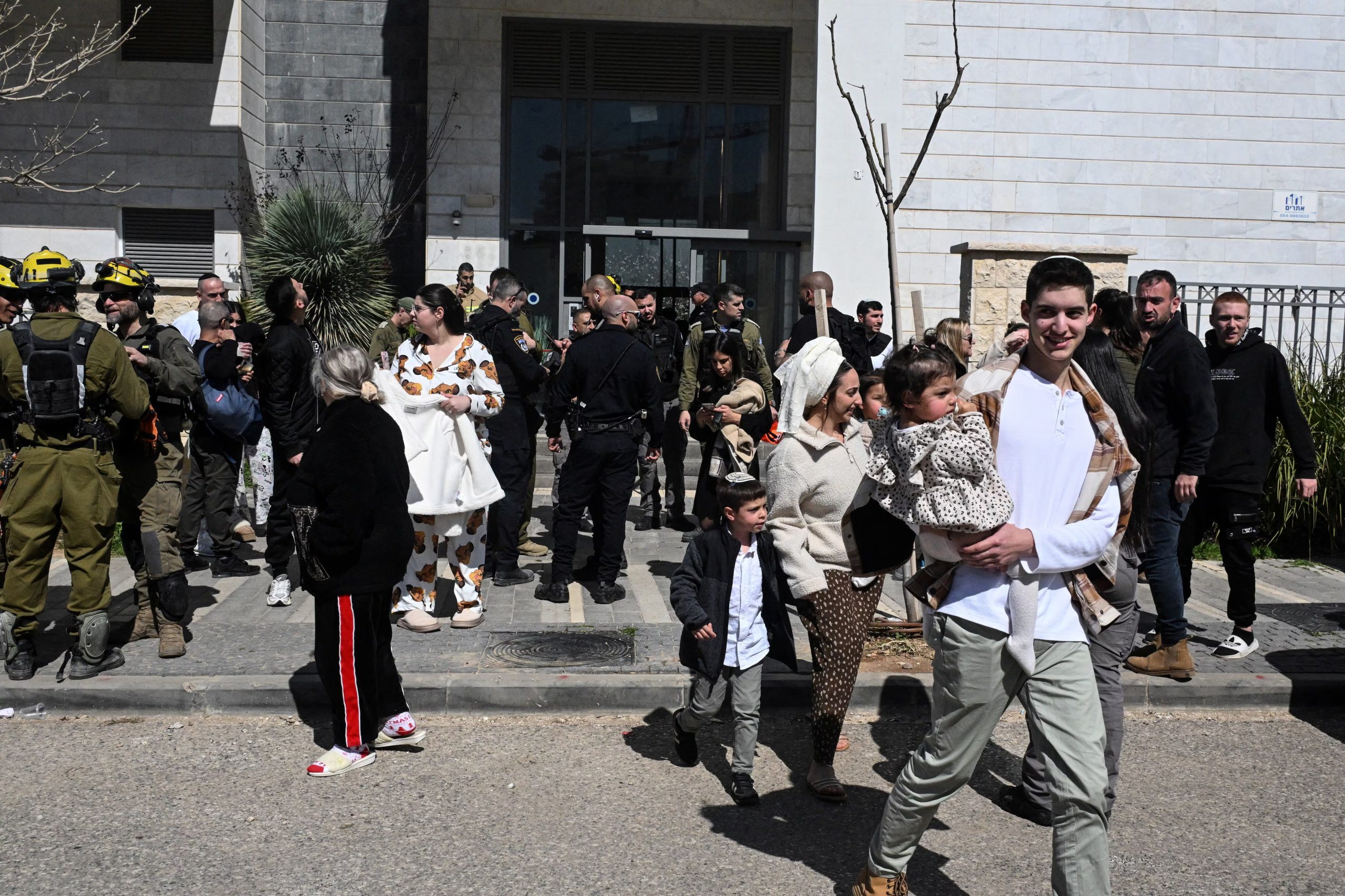 Las autoridades israelíes llamaron a la población a evacuar y refugiarse ante la oleada de ataques del régimen iraní (REUTERS/Rami Shlush)