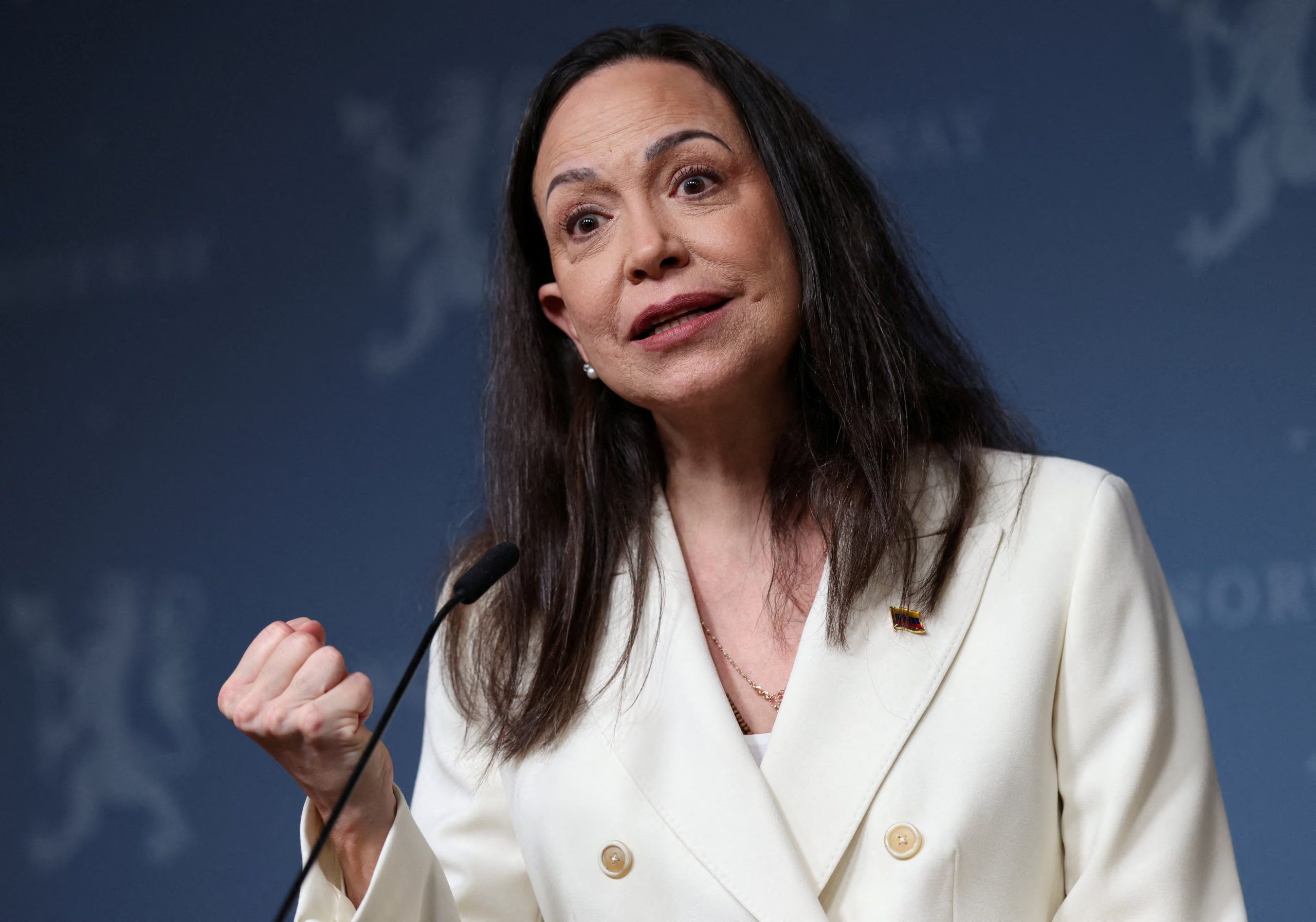 La Premio Nobel de la Paz y líder opositora venezolana María Corina Machado habla durante una rueda de prensa en Oslo, Noruega. 11 de diciembre de 2025 (REUTERS/Leonhard Foeger)