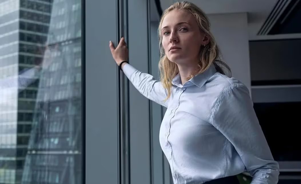 La trama de El Robo profundiza en la fragilidad de los sistemas financieros y los dilemas éticos en torno a los fondos de pensiones. (prime Video)