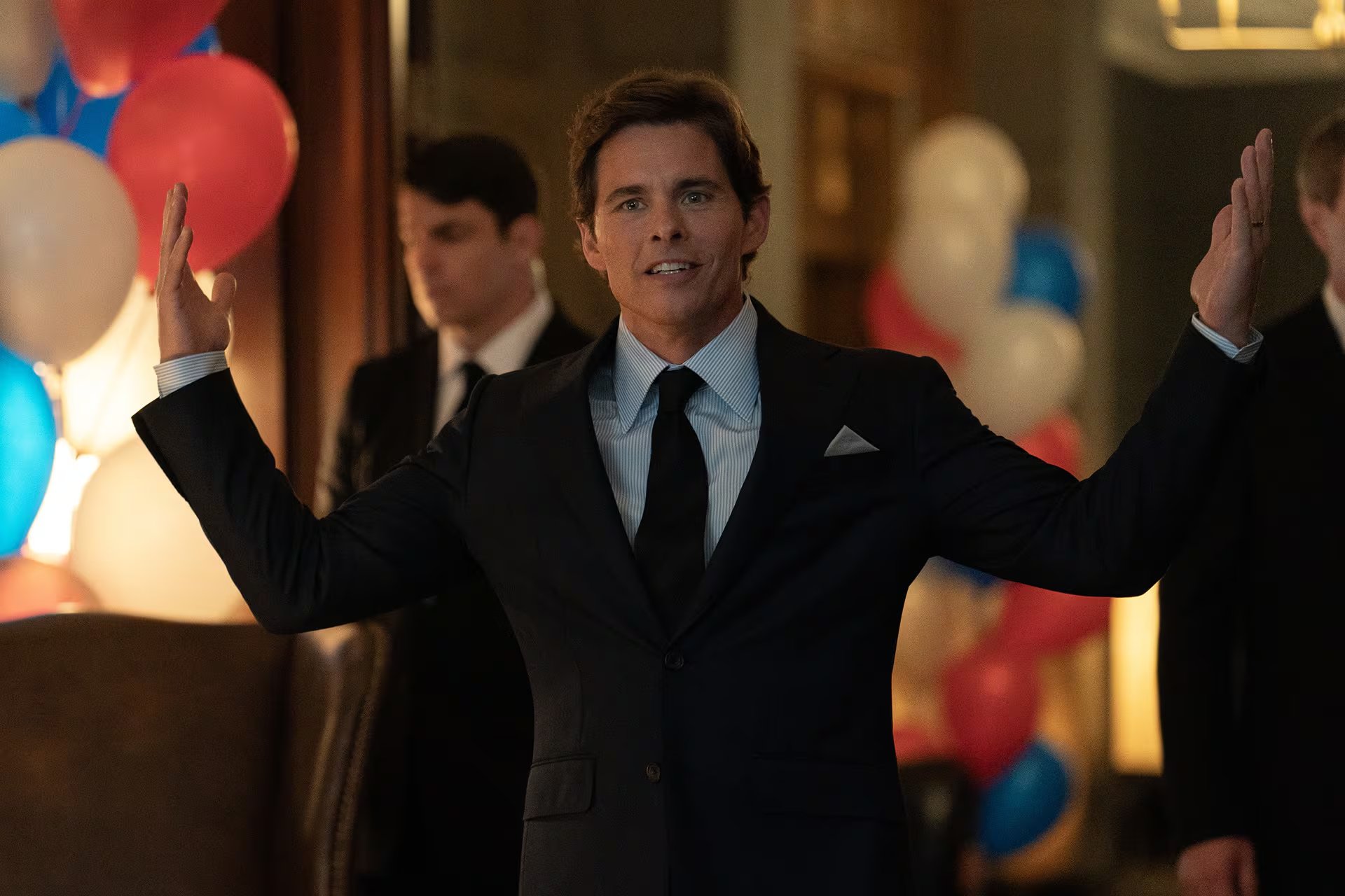 La muerte del presidente Cal Bradford desata conflictos por el control del refugio en los nuevos episodios de Paradise. (Disney Plus)