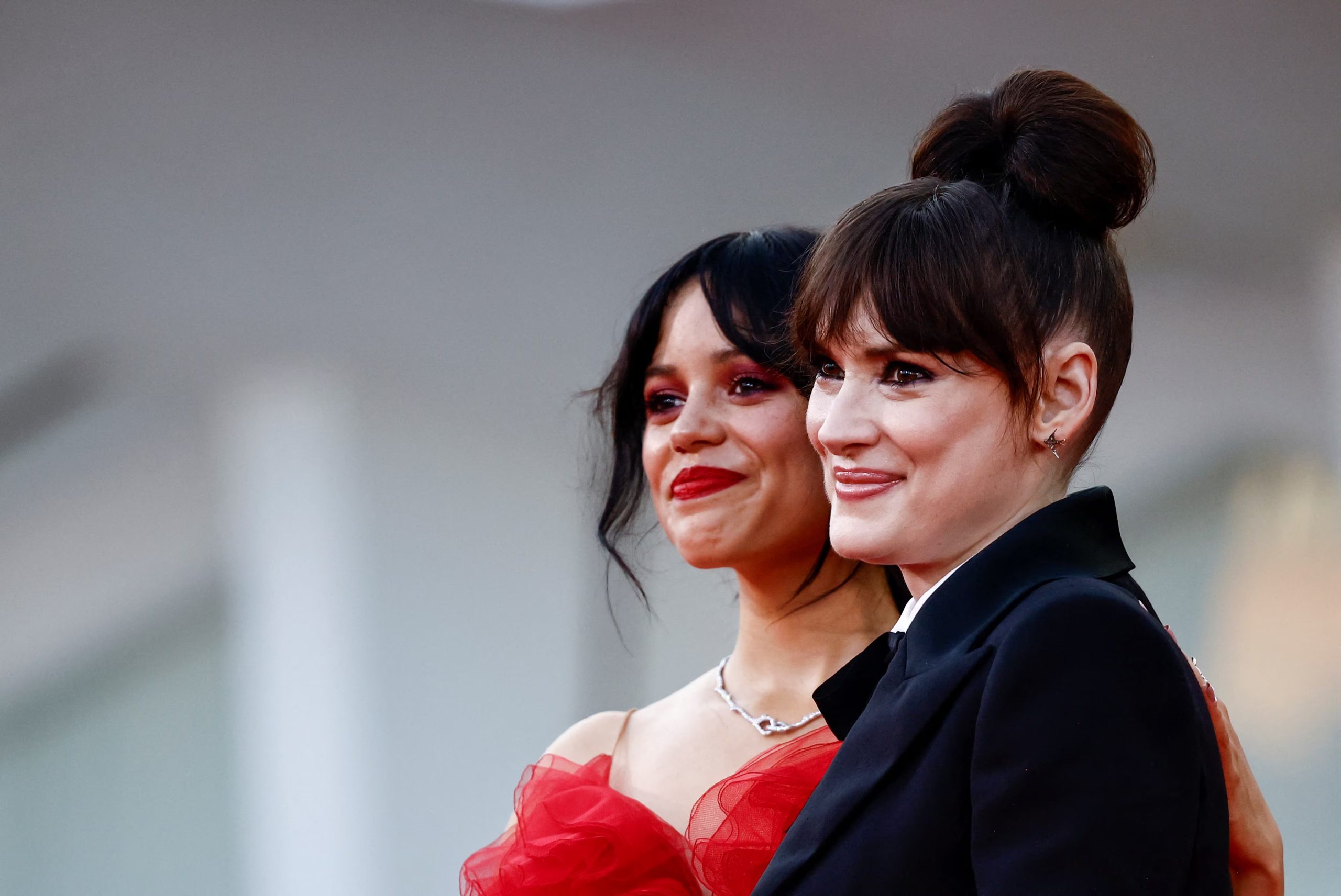 Críticos anticipan que la tercera temporada de Wednesday fusionará tradiciones narrativas góticas con tendencias visuales contemporáneas 
(REUTERS/Yara Nardi)