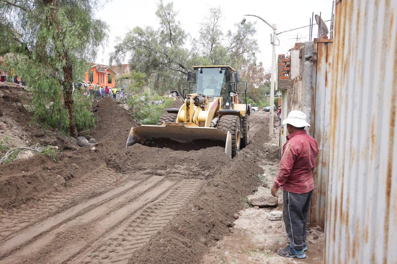 En los tramos afectados operan más de 550 autorizaciones de transporte, que movilizan semanalmente a cerca de 590 mil pasajeros, lo que evidencia el impacto directo sobre la movilidad y la cadena logística.