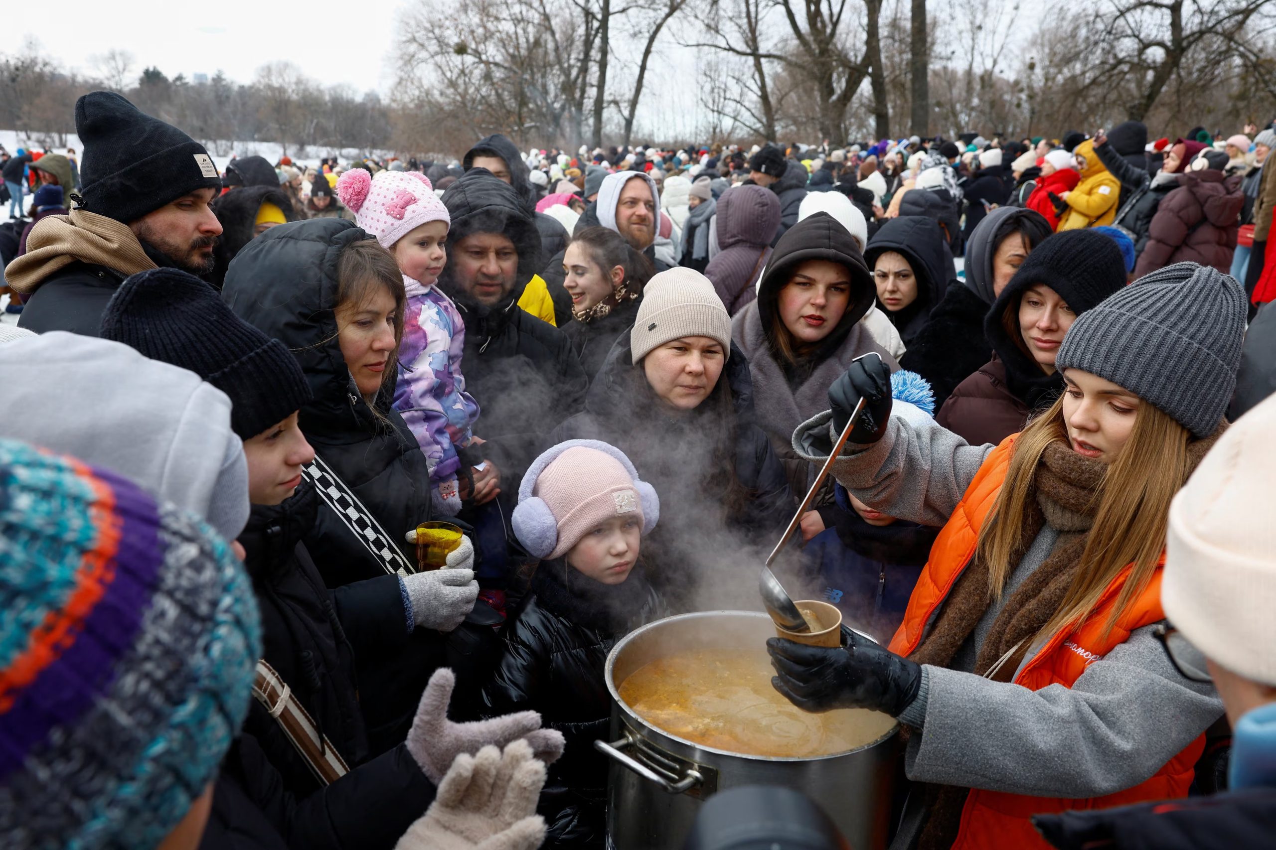 Apagones masivos en Kiev y otras ciudades ucranianas cortan el suministro de agua y suspenden temporalmente el metro (REUTERS/Valentyn Ogirenko)