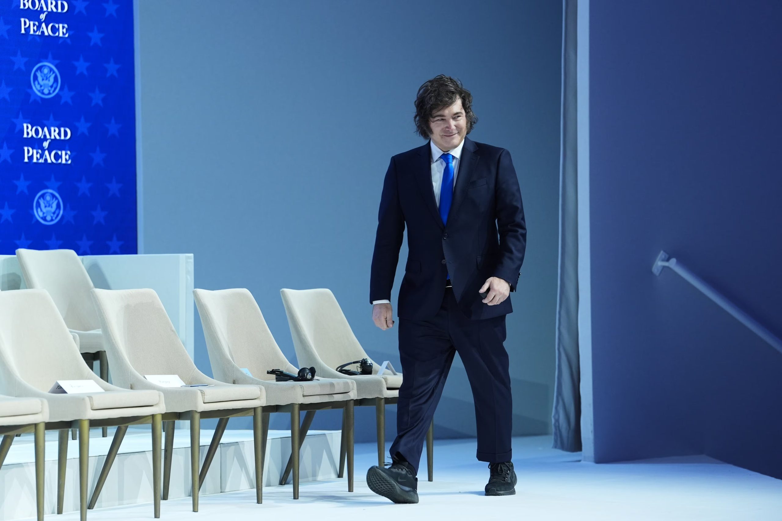 Javier Milei ingresa al auditorio del Foro de Davos para participar del acto de constitución de la Junta de la Paz creada por Donald Trump, (Suiza)