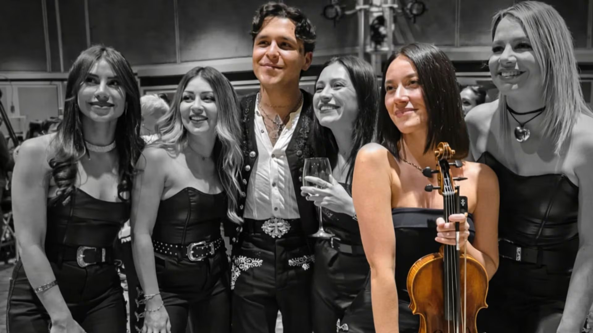 El reencuentro de Christian Nodal y la violinista Esmeralda Camacho en el Palenque de León ocurrió después de la polémica generada por rumores de un romance. (Instagram)