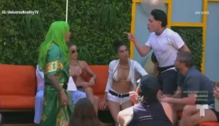 Kunno criticó abiertamente a Eduardo Antonio, quien respondió con comentarios directos sobre la personalidad y orientación sexual del influencer. (Captura de pantalla @ShelbyT182)