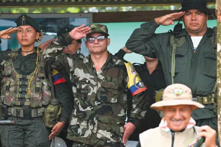 Alias Iván Mordisco lidera las disidencias de las Farc, con influencia sobre zonas estratégicas como Meta, Guaviare, Nariño, Putumayo y Cauca - crédito AFP