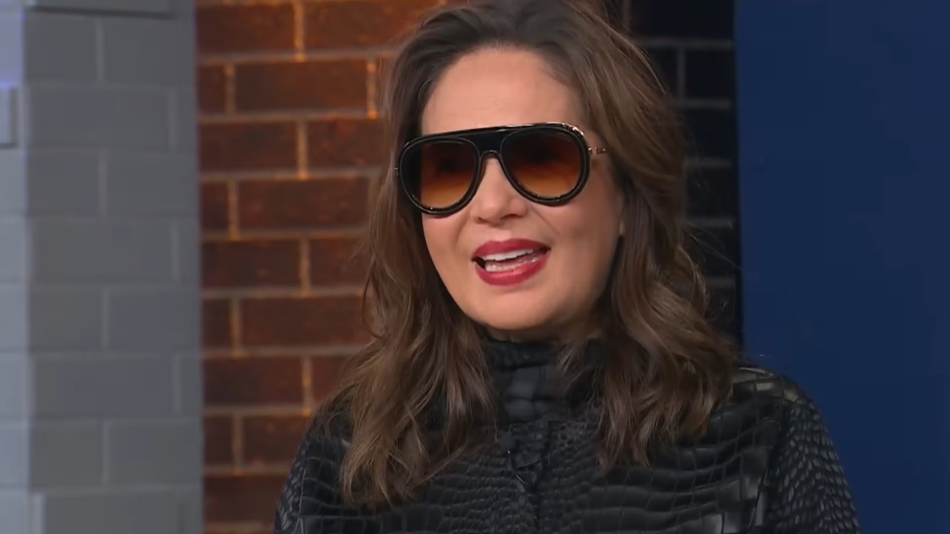 La conductora lleva más de un año luchando contra los malestares físicos derivados del ELA. (Montse & Joe / YouTube)