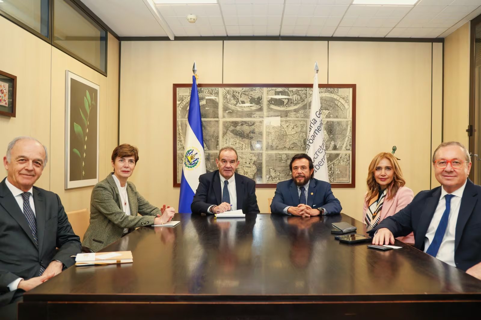 El vicepresidente de El Salvador defiende el estado de excepción ante críticas internacionales y destaca el respaldo del 96 % de la población. (Cortesía: Vicepresidencia de la República de El Salvador)