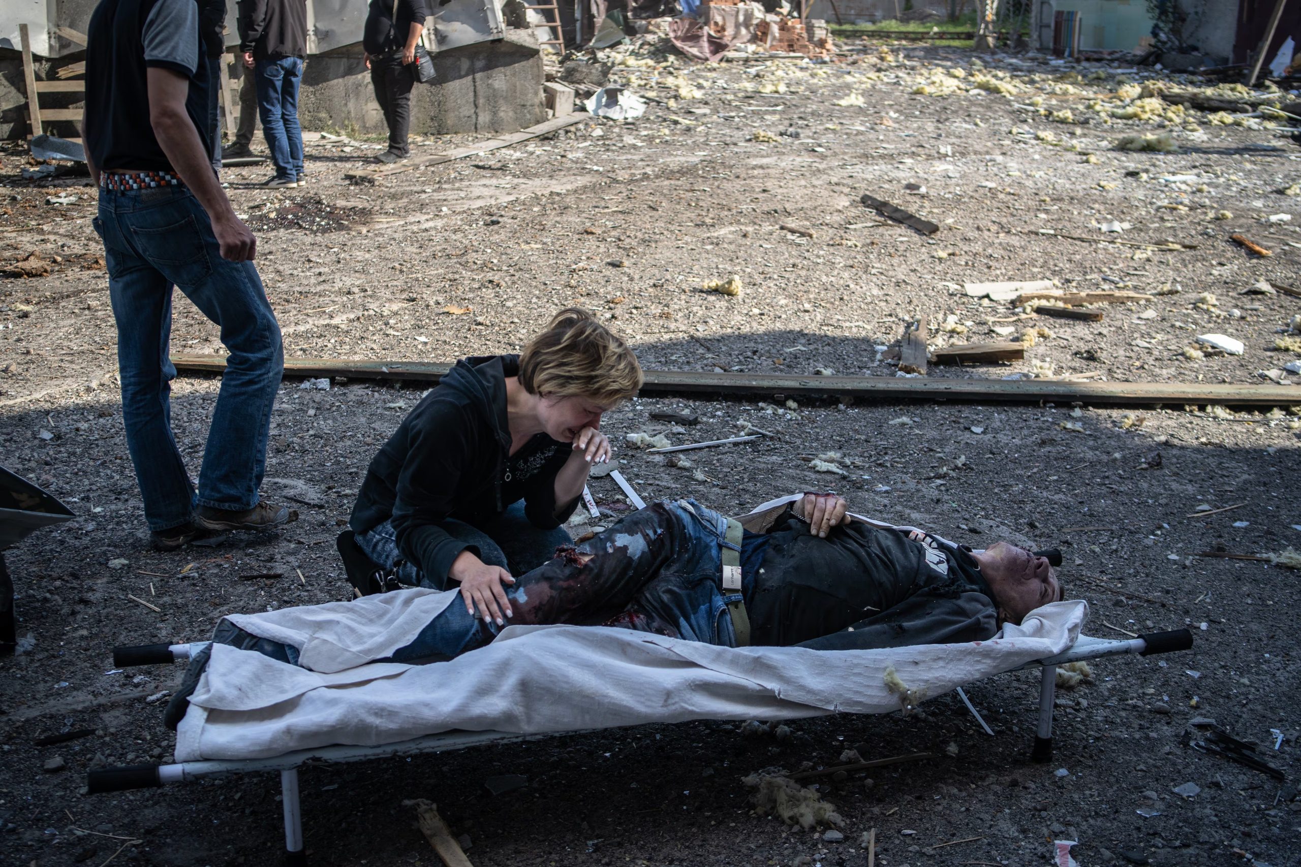 La imagen de los vivos que lloran a los muertos puede ser más inquietante que los cadáveres (Fermín Torrano)