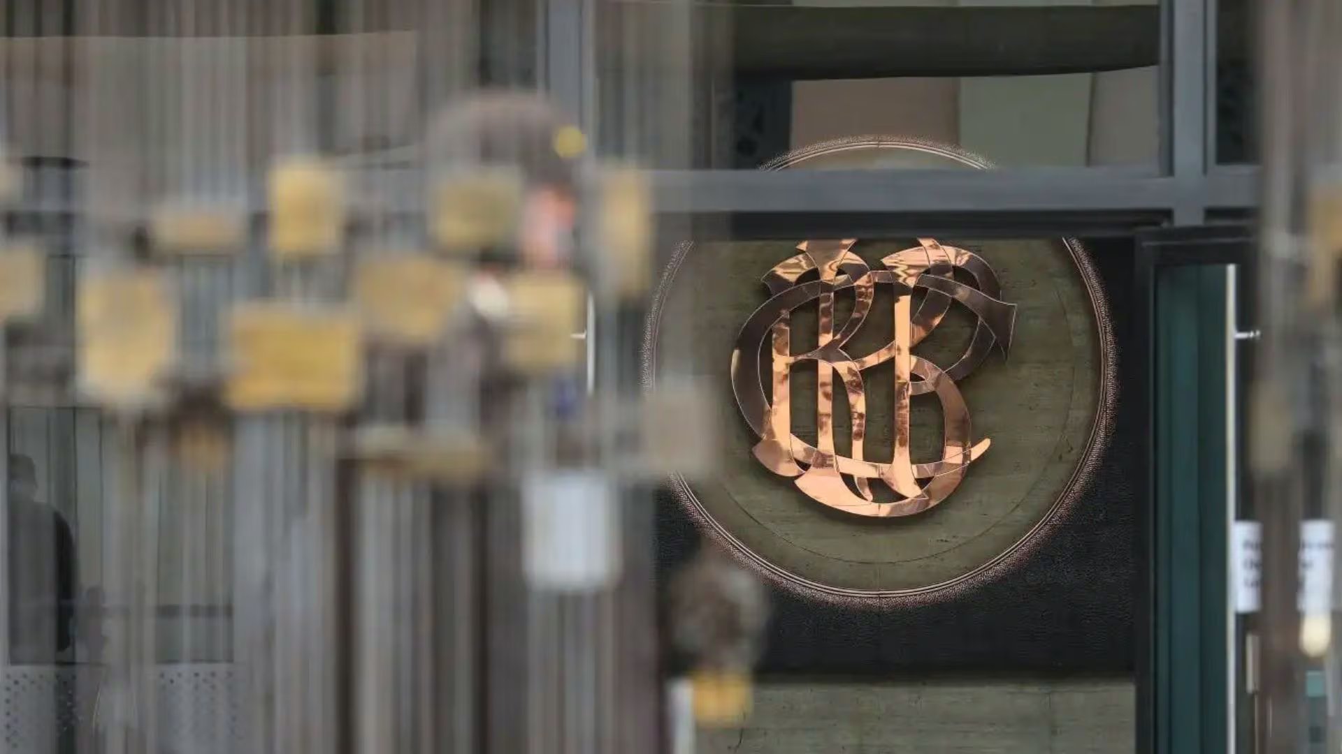 El auge de los fideicomisos en Perú expone la falta de seguridad jurídica y confianza estructural en el sistema político nacional.

