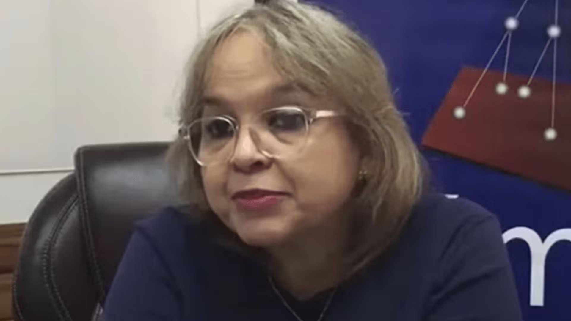 Nélida Sánchez fue detenida y acusada de instigación al odio, conspiración, traición a la patria y terrorismo, según el informe de Súmate