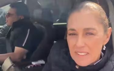 a Claudia Sheinbaum fue abordada por reporteros mientras se encontraba en su vehículo, quienes le preguntaron sobre el abatimiento de