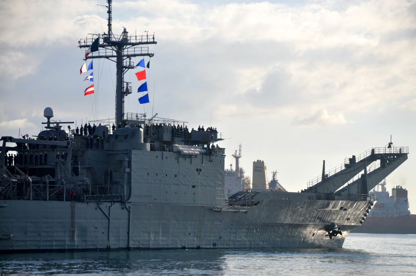 México brinda apoyo solidario a Cuba mediante el envío de alimentos y artículos de primera necesidad.