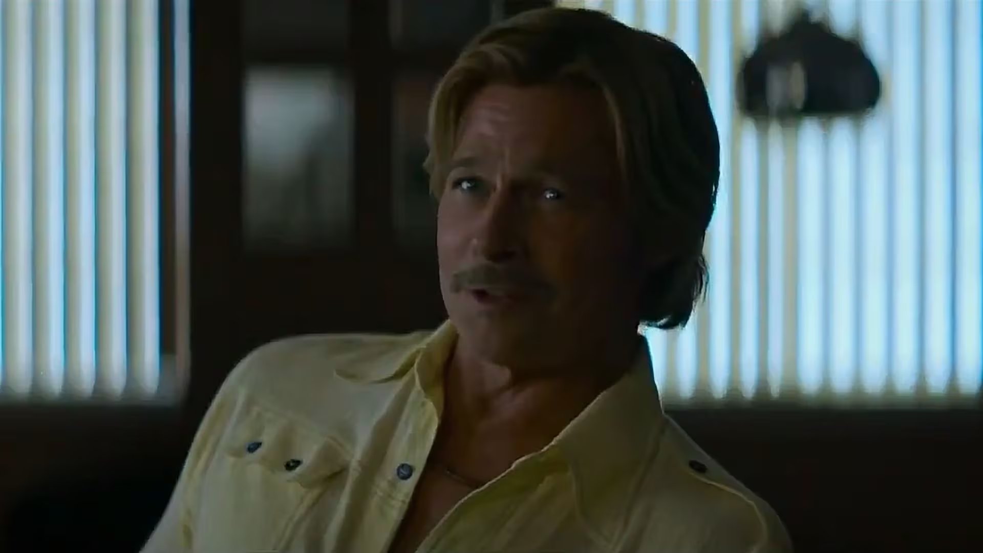 Brad Pitt retoma el papel de Cliff Booth en la secuela exclusiva de Netflix, consolidando un icónico personaje que le valió el Oscar (Netflix)