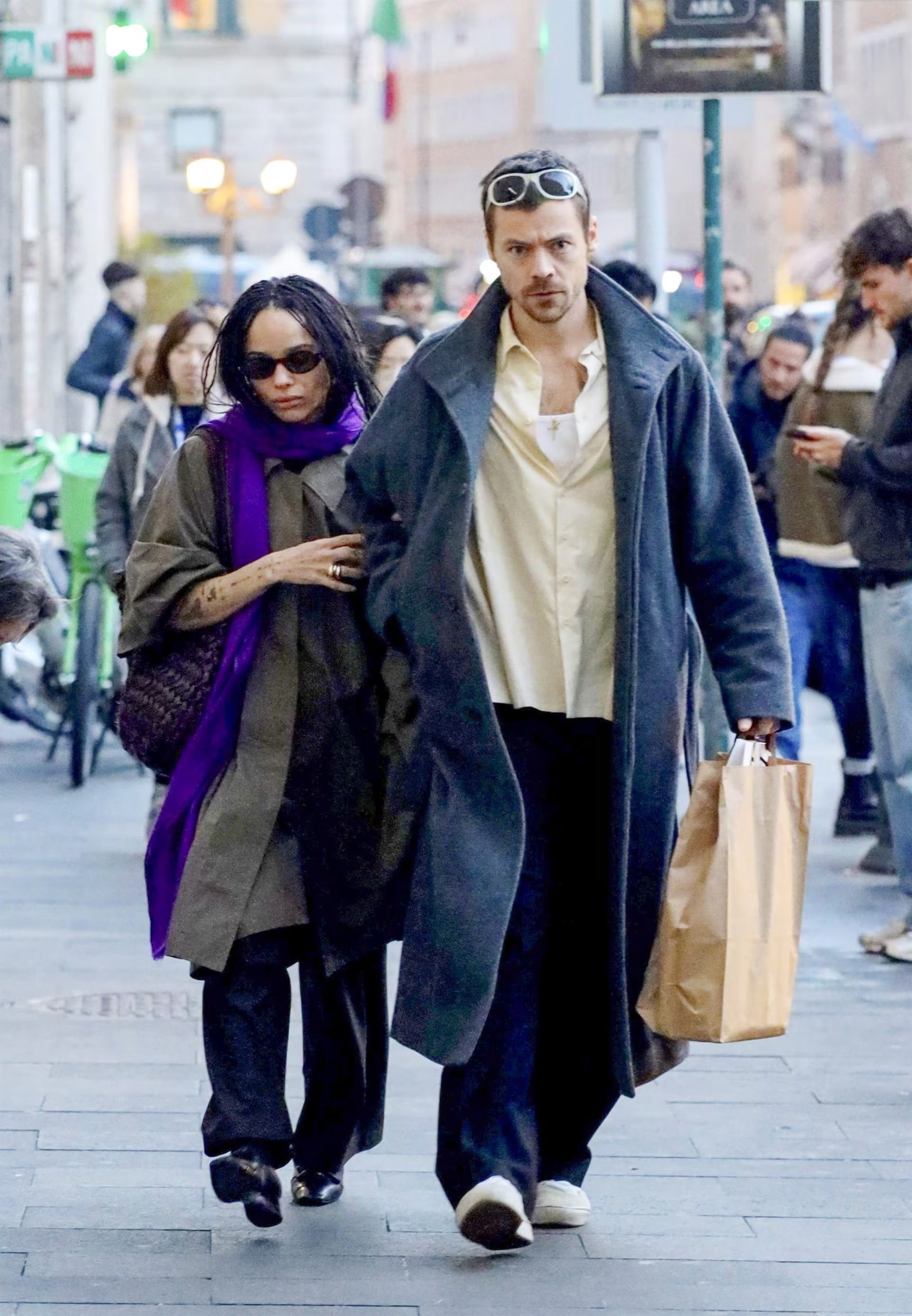 El paso por Italia y especialmente por Roma enseñó a Harry Styles el arte de desacelerar y disfrutar el presente (Grosby)