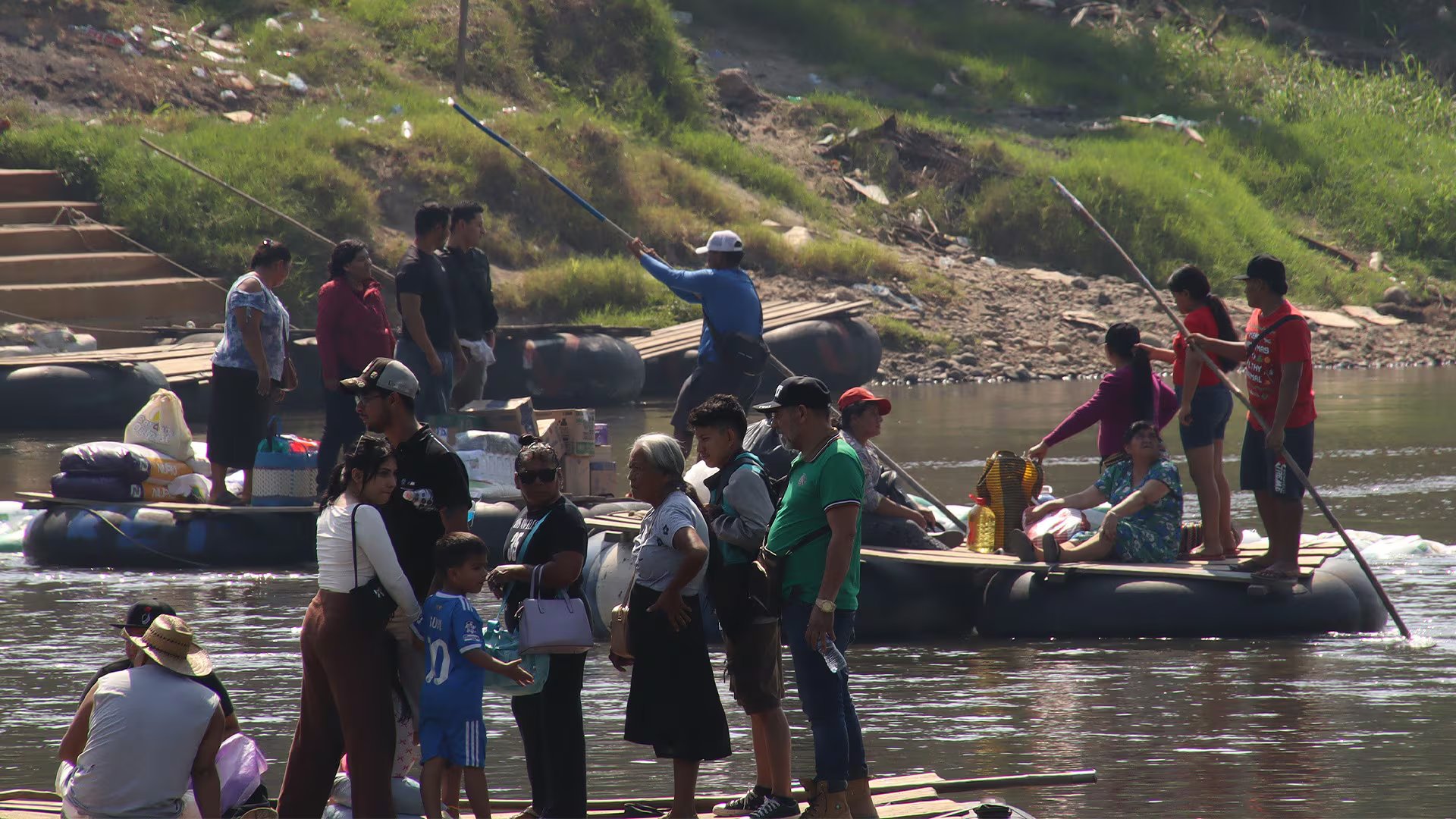 Fotografía de barca en río Suchiate, en la frontera de México con Guatemala. Crédito: EFE
