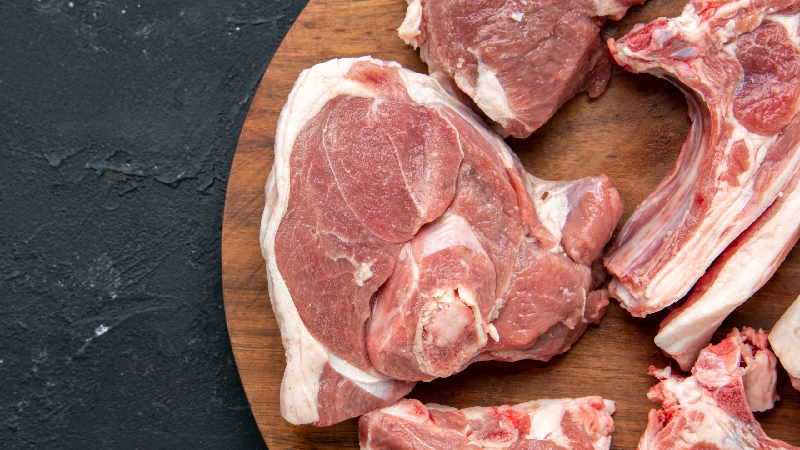 Estudios revelan que el consumo de carne contaminada representa un factor de riesgo significativo (Imagen Ilustrativa Infobae)